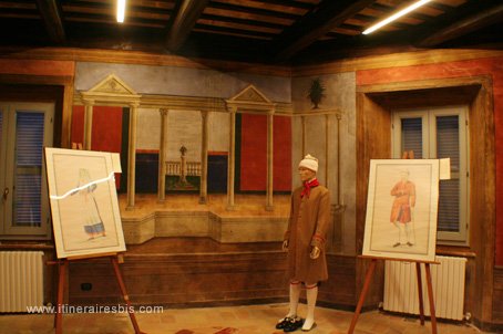 Visiter Tolentino palais Parisano Bezzi costume de l'époque napoléonienne