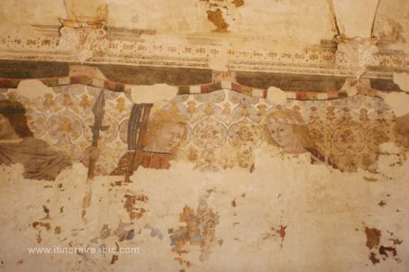 Le palais Ducal d'Urbino fresque de l'une des chambres