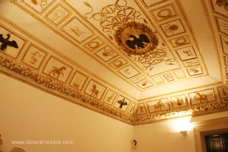 Le palais Ducal d'Urbino plafond de l'une des chambres
