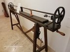 Musée San Colombano machine pour tresser les cordes des clavecins