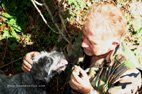 Acqualagna le maître remercie son chien une grande complicité