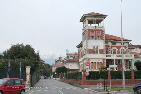 Visite de la ville de Carrare et Massa: Villas du bord de mer
