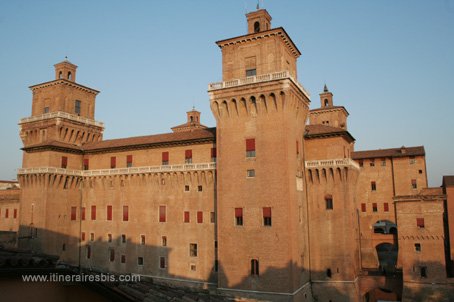 Visite de la ville de Ferrare le Château de Ferrare