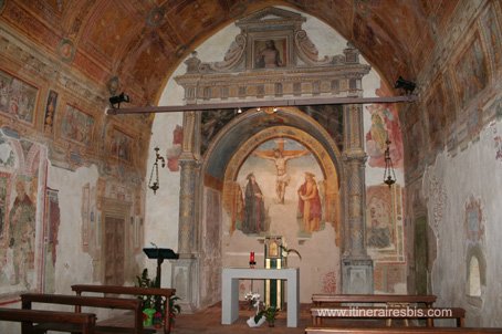 Visite de Gubbio photo fresques de l'église vittorina