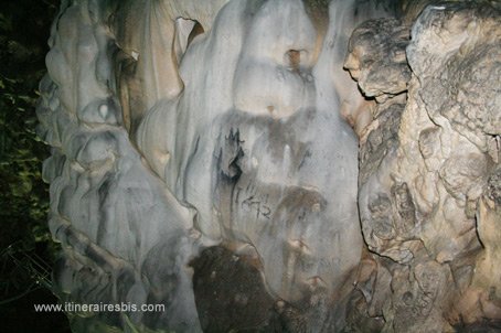 Visite des grottes de Monte Cucco témoignage du passage d'un homme en 1642