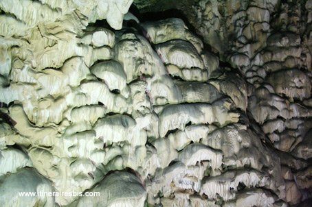 Visite des grottes de Monte Cucco concrétions de calcaire