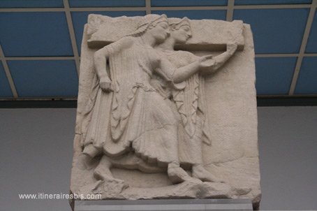 photo mus&eacute;e Paestum frise de temple