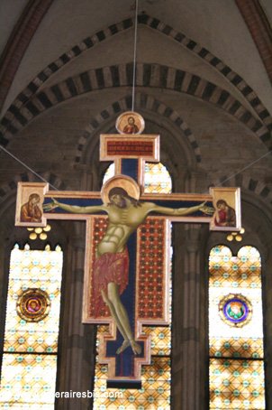 photo visite de Arezzo église san Domenico croix en bois de Cimabue XIIIème siècle