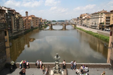 Photo Ponts sur l'Arno vus du corridor de Vassari Florence Firenze