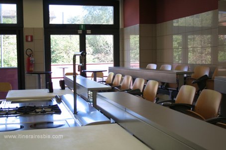 Acad&eacute;mie Barilla &agrave; Parme Salle de cours de cuisine