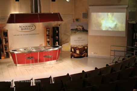 Acad&eacute;mie Barilla &agrave; Parme Salle de cours de cuisine