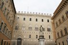 Visite de la ville de Sienne la place Monte dei Paschi