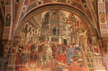 Visite de la ville de Sienne Hôpital Santa Maria della Scala fresque représentant la vie de l'époque