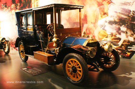 le musée de l'automobile à Turin voiture début du siècle