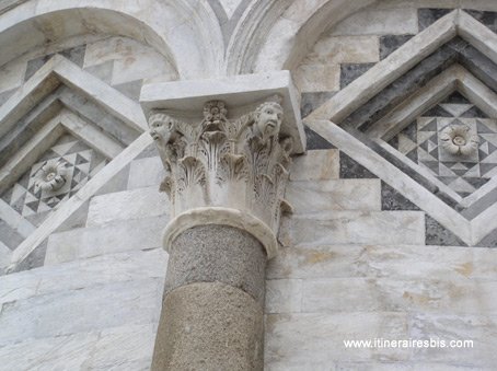 photo sculptures tour de Pise