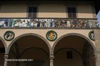 détail du Fronton de la Loggia à Pistoia