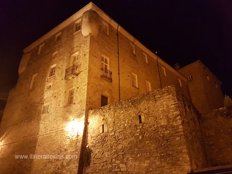 Cravanzana le château