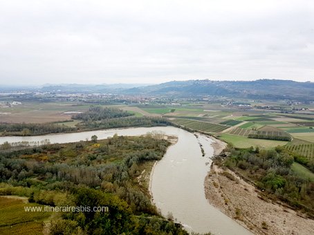 Visite de la ville de Barbaresco la plaine et la rivière Tanaro