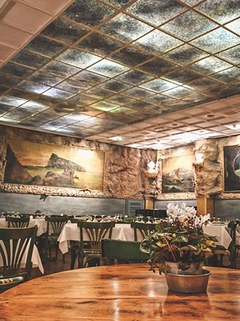 Restaurant scoglio di frisio Paccheri cacio pepe e cozze